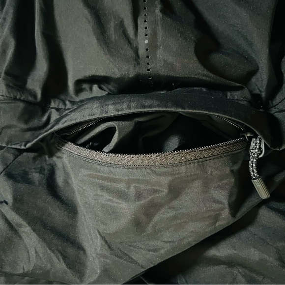 Lululemon Black Vest - Picture 8 of 8